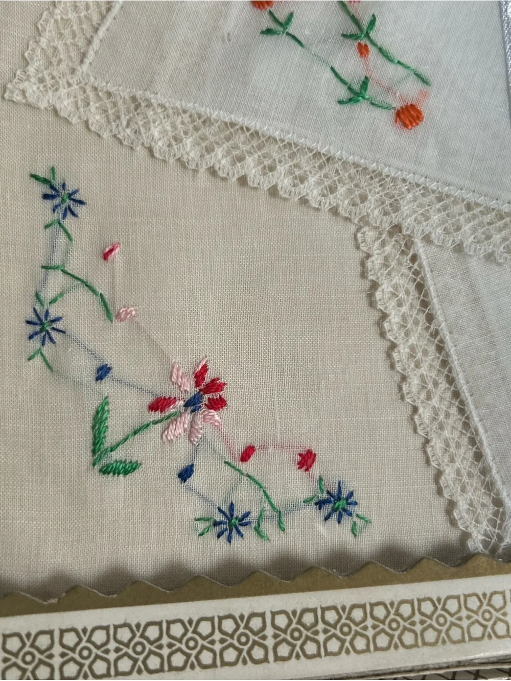 Vntage Hand Embroidered Floral Linen Handkerchiefs - White